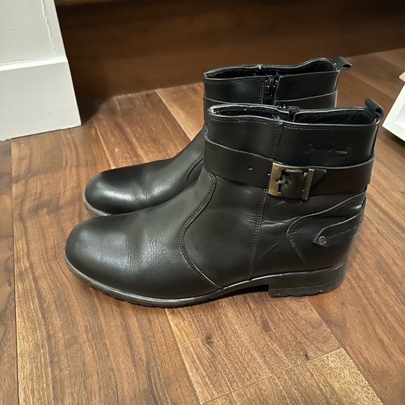 Boots - Picture 2 of 4